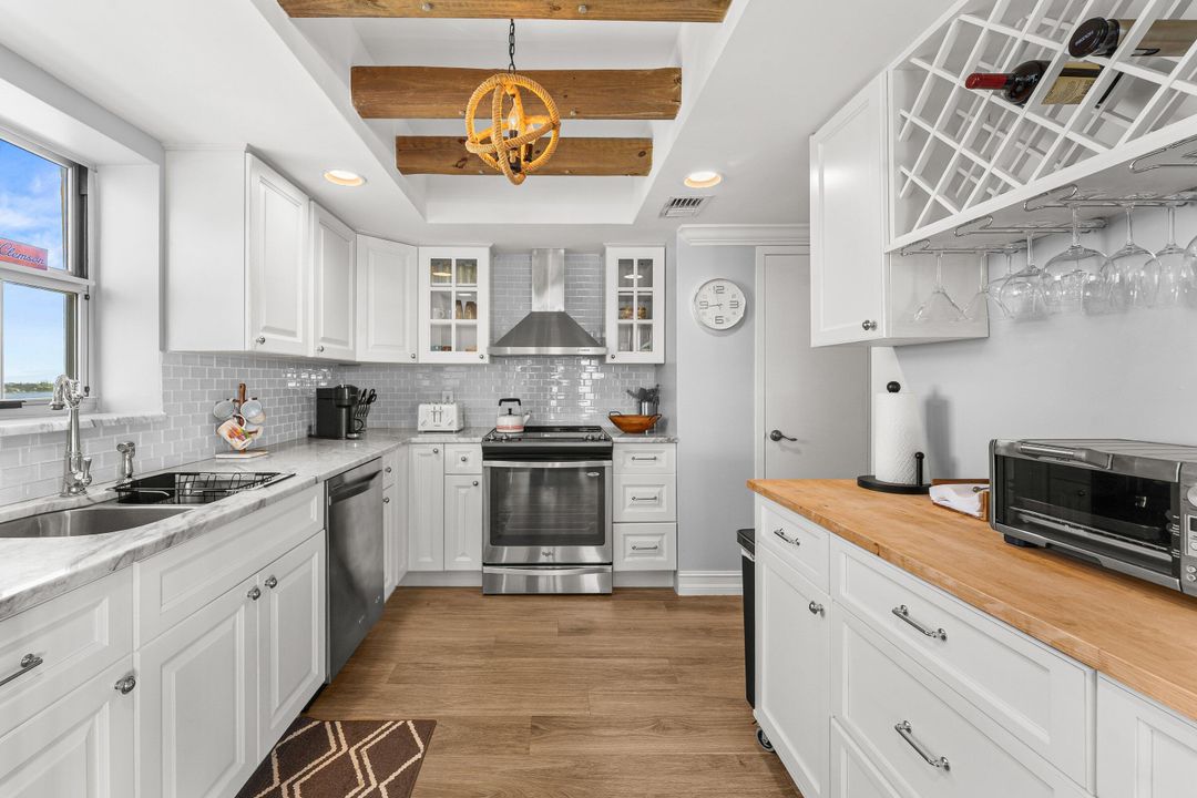 For Sale: $645,000 (2 beds, 2 baths, 1415 Square Feet)