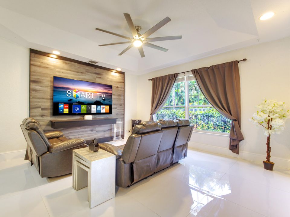 En Venta: $789,000 (3 camas, 2 baños, 2083 Pies cuadrados)