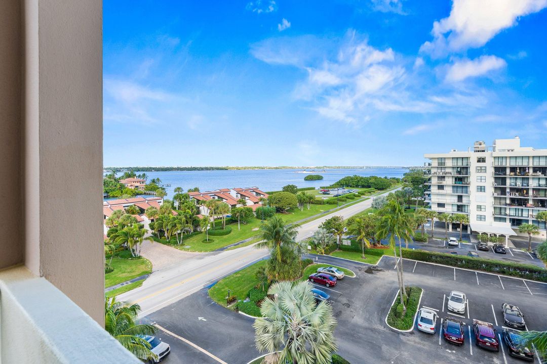 For Sale: $645,000 (2 beds, 2 baths, 1415 Square Feet)