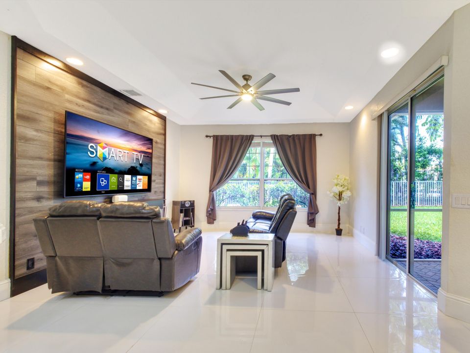 En Venta: $789,000 (3 camas, 2 baños, 2083 Pies cuadrados)