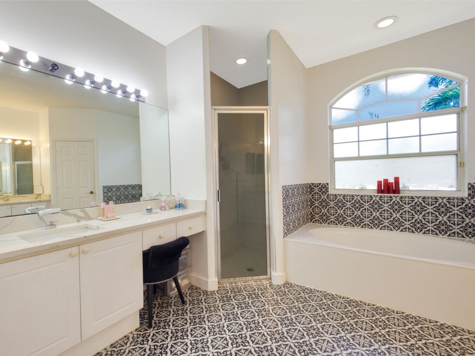 En Venta: $789,000 (3 camas, 2 baños, 2083 Pies cuadrados)