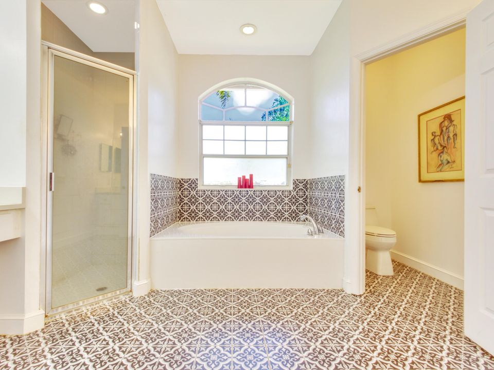 En Venta: $789,000 (3 camas, 2 baños, 2083 Pies cuadrados)