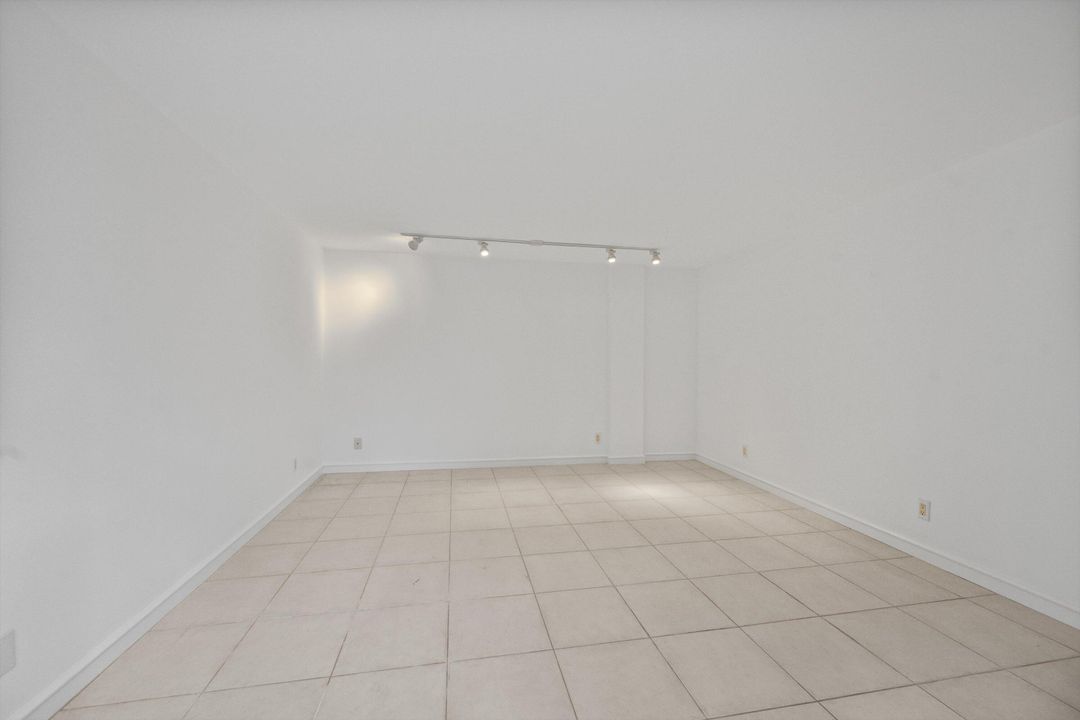 待售: $3,350,000 (2 贝兹, 2 浴室, 2330 平方英尺)