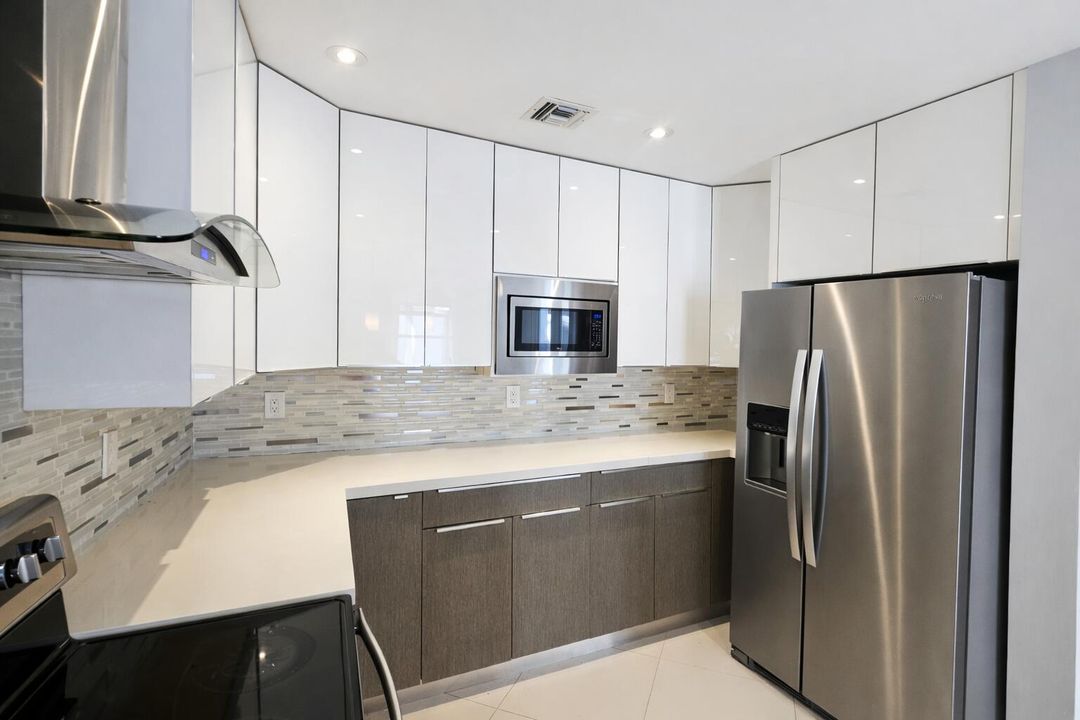 В аренду: $3,600 (4 спален, 2 ванн, 1810 Квадратных фут)