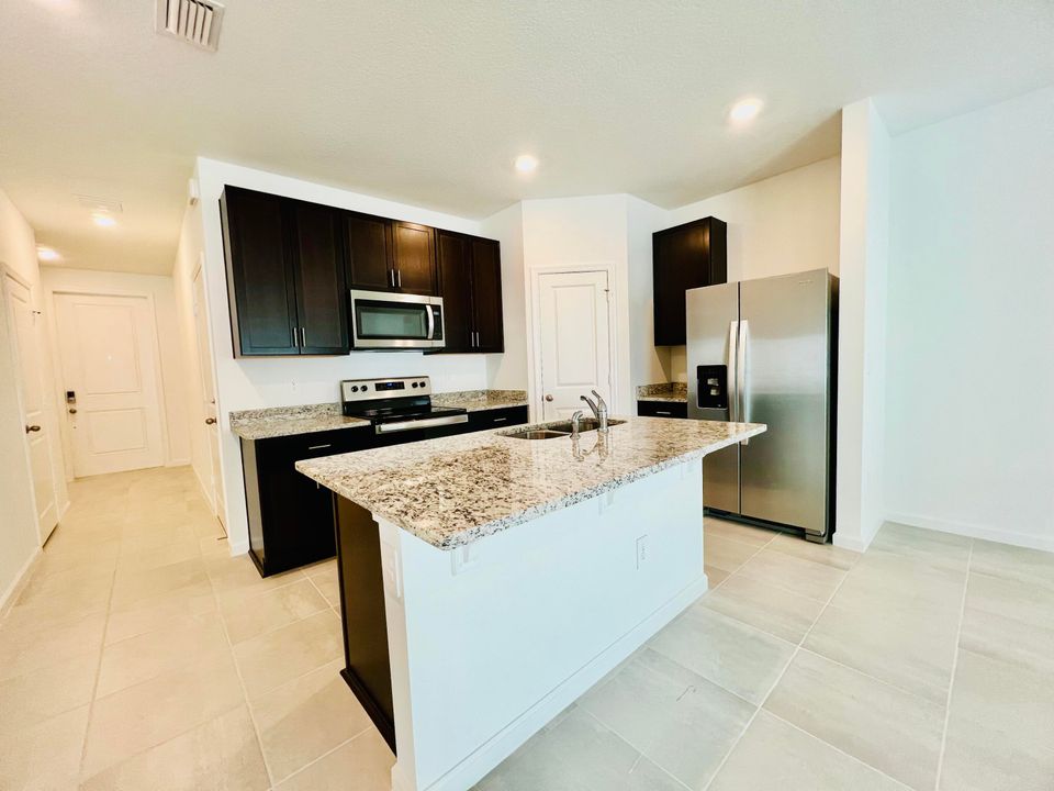 出租: $2,400 (3 贝兹, 2 浴室, 1485 平方英尺)