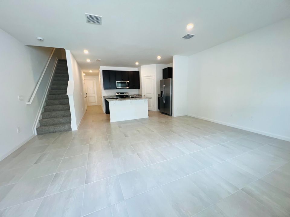 出租: $2,400 (3 贝兹, 2 浴室, 1485 平方英尺)