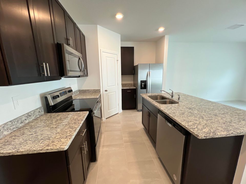 出租: $2,400 (3 贝兹, 2 浴室, 1485 平方英尺)