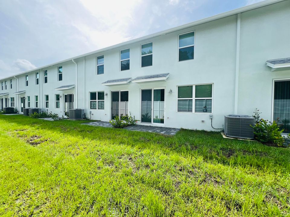 出租: $2,400 (3 贝兹, 2 浴室, 1485 平方英尺)