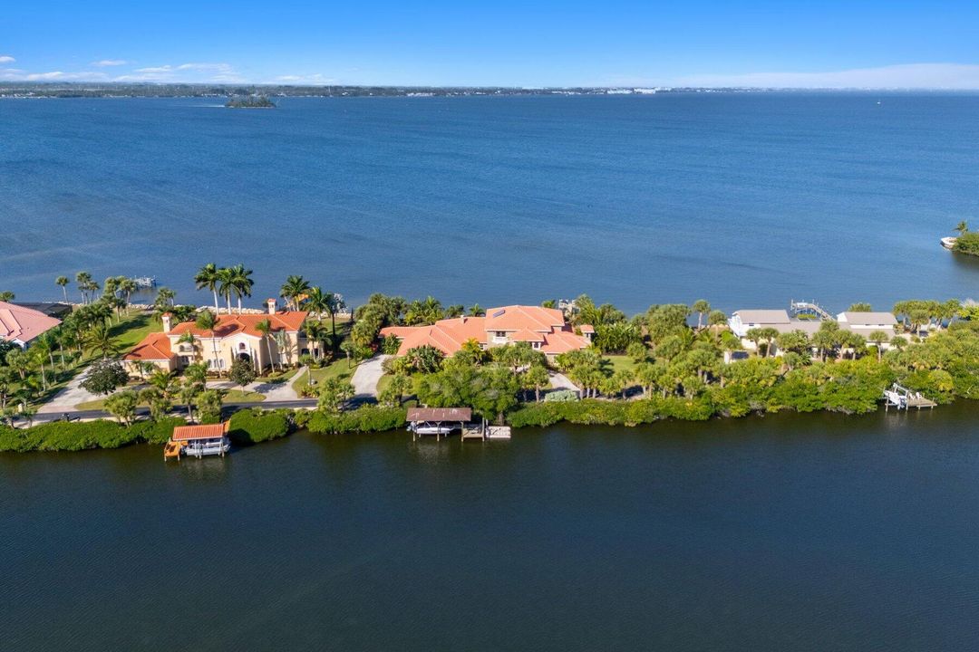 For Sale: $3,850,000 (4 beds, 4 baths, 5126 Square Feet)