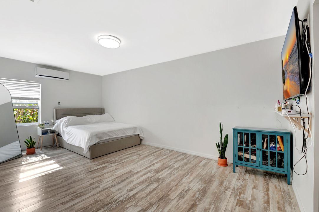 For Sale: $999,000 (4 beds, 3 baths, 2249 Square Feet)