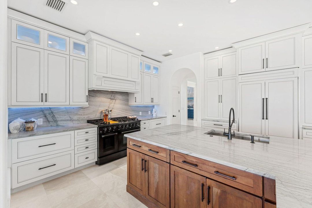 For Sale: $3,850,000 (4 beds, 4 baths, 5126 Square Feet)