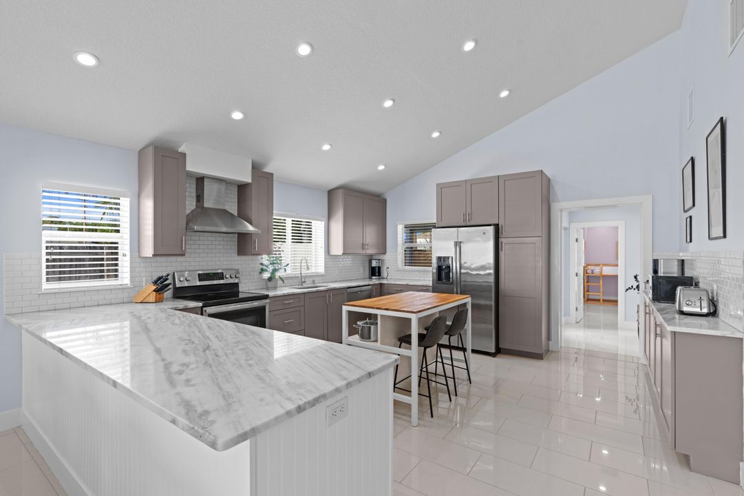 На продажу: $700,000 (4 спален, 3 ванн, 2000 Квадратных фут)