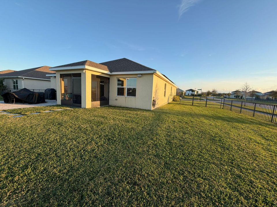 En Renta: $3,100 (4 camas, 2 baños, 1955 Pies cuadrados)