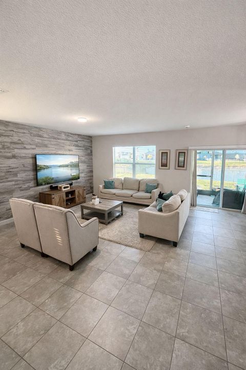 En Renta: $3,100 (4 camas, 2 baños, 1955 Pies cuadrados)