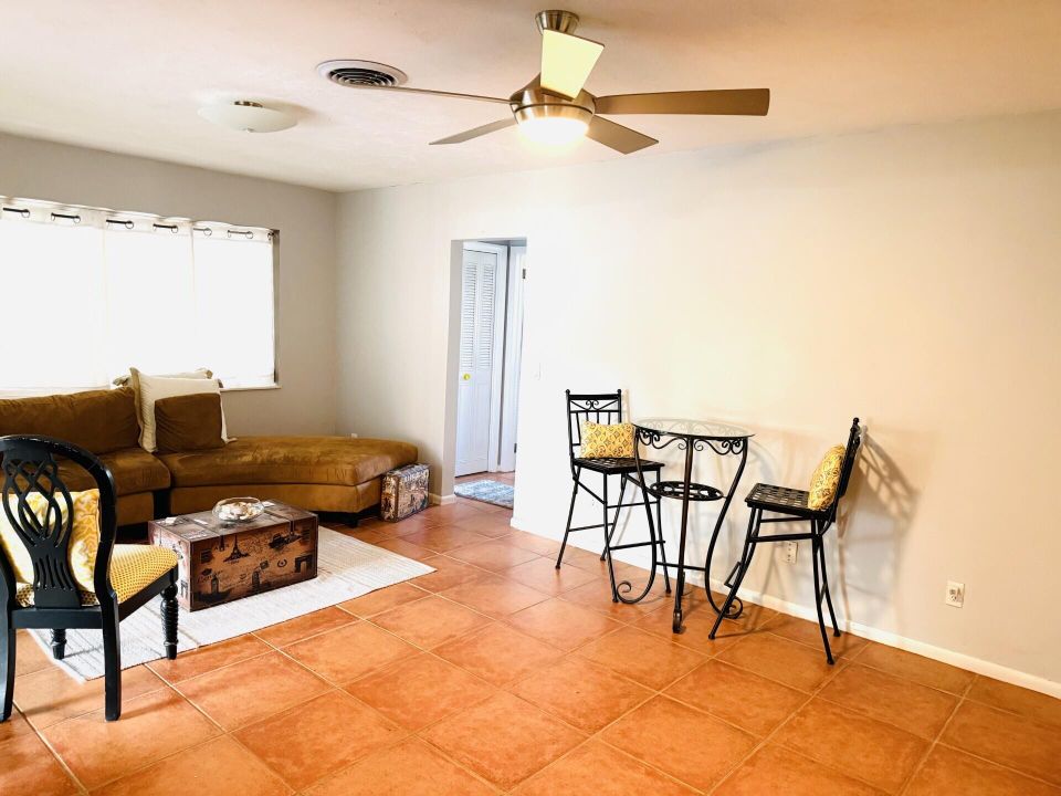 For Sale: $374,900 (2 beds, 2 baths, 1710 Square Feet)