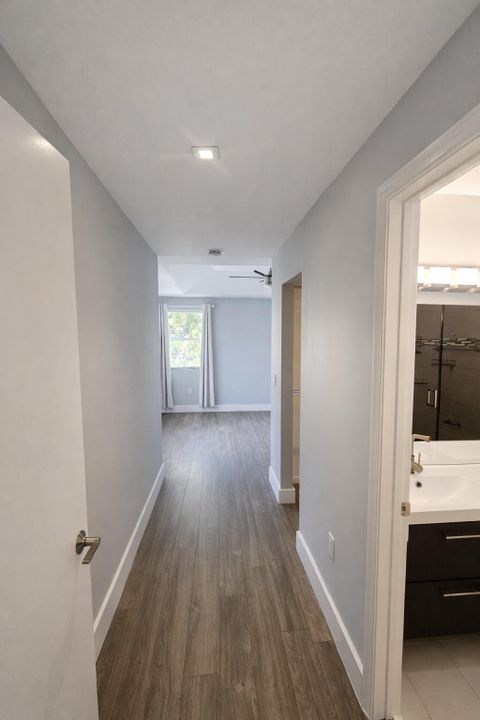 В аренду: $3,600 (4 спален, 2 ванн, 1810 Квадратных фут)