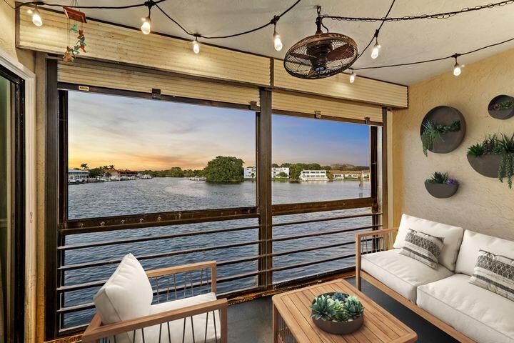 For Rent: $2,500 (2 beds, 2 baths, 1084 Square Feet)