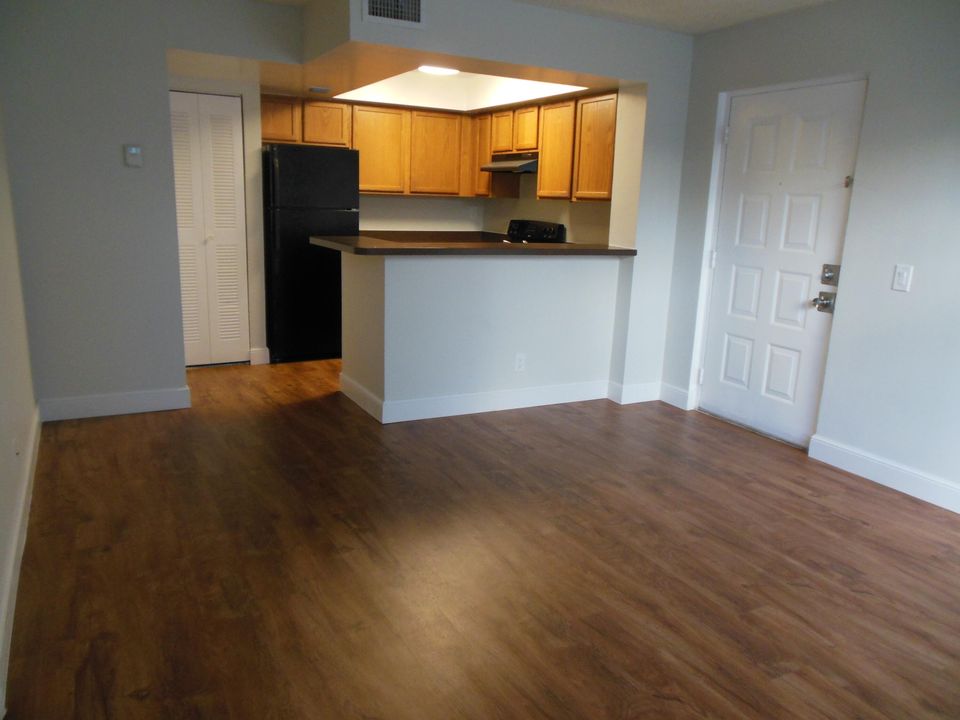 В аренду: $1,600 (1 спален, 1 ванн, 728 Квадратных фут)