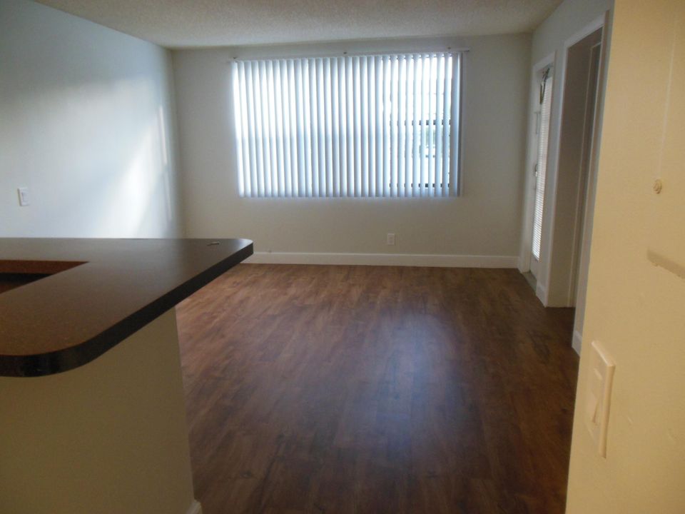 В аренду: $1,600 (1 спален, 1 ванн, 728 Квадратных фут)