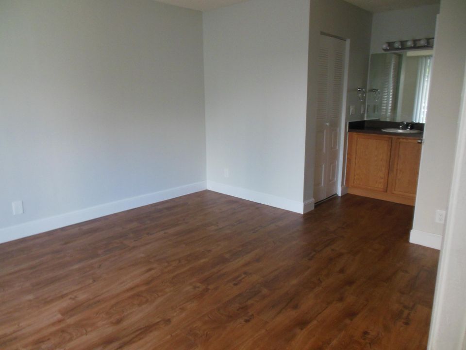 В аренду: $1,600 (1 спален, 1 ванн, 728 Квадратных фут)