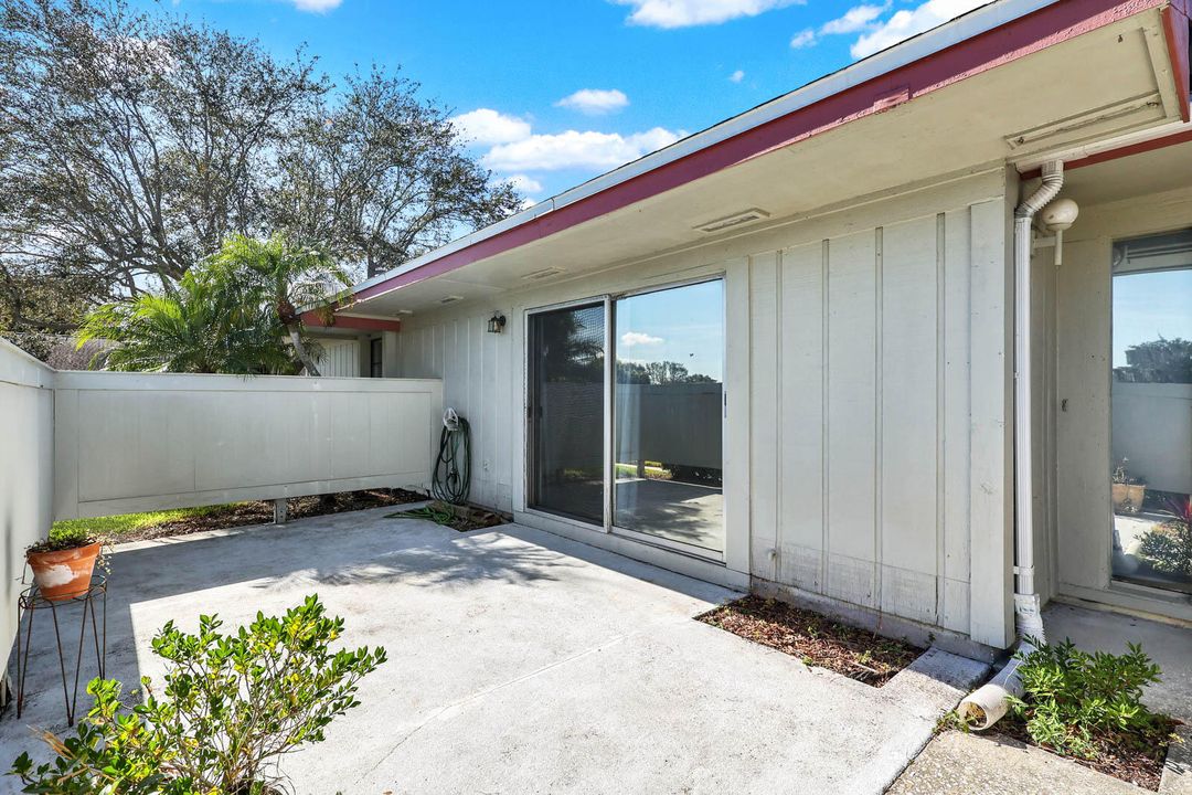 待售: $225,000 (2 贝兹, 2 浴室, 1037 平方英尺)