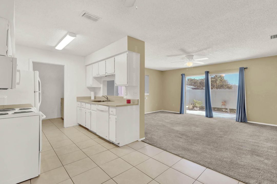 待售: $225,000 (2 贝兹, 2 浴室, 1037 平方英尺)