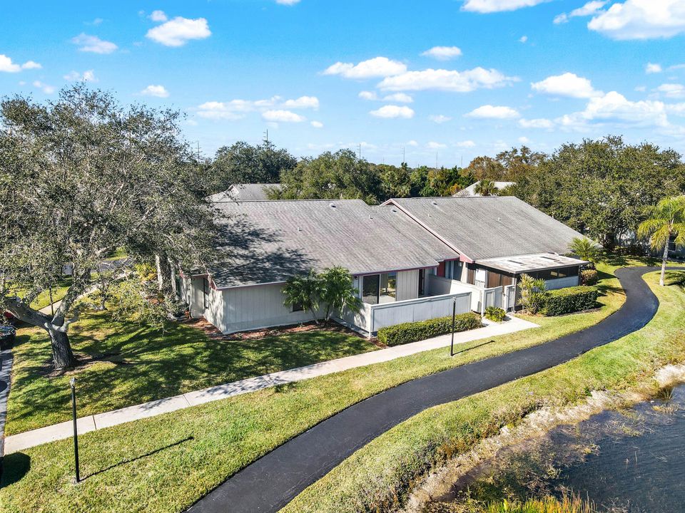 В аренду: $1,800 (2 спален, 2 ванн, 1037 Квадратных фут)