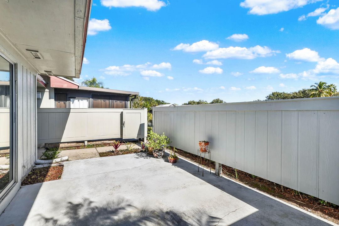 В аренду: $1,800 (2 спален, 2 ванн, 1037 Квадратных фут)