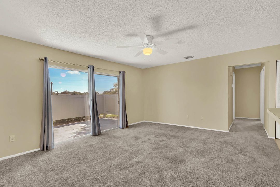 В аренду: $1,800 (2 спален, 2 ванн, 1037 Квадратных фут)