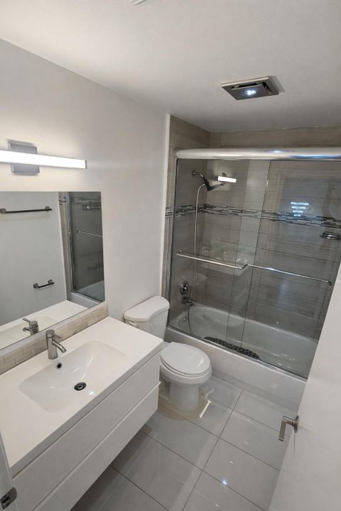 В аренду: $3,600 (4 спален, 2 ванн, 1810 Квадратных фут)