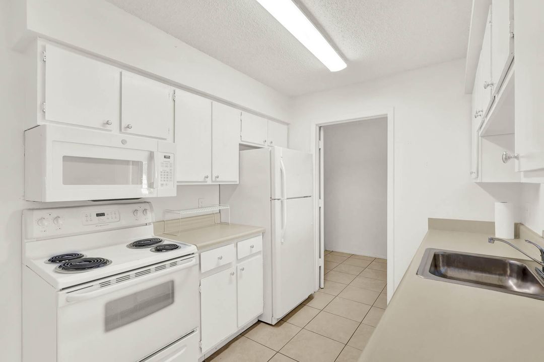 В аренду: $1,800 (2 спален, 2 ванн, 1037 Квадратных фут)