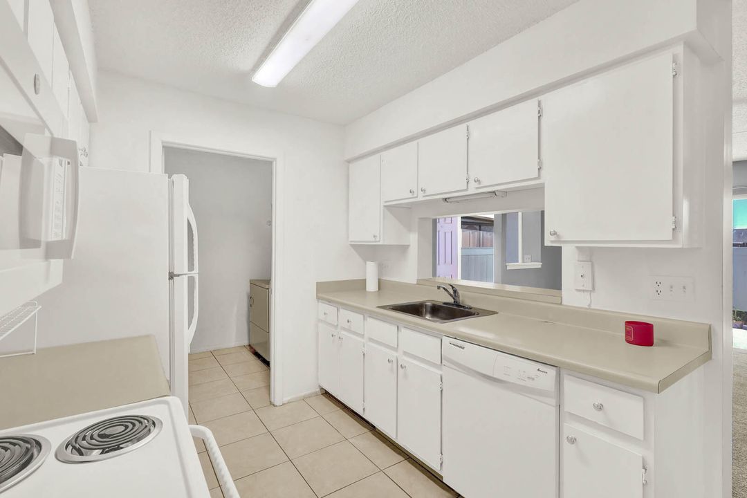 В аренду: $1,800 (2 спален, 2 ванн, 1037 Квадратных фут)