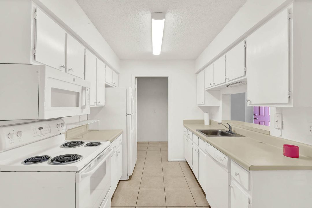 В аренду: $1,800 (2 спален, 2 ванн, 1037 Квадратных фут)