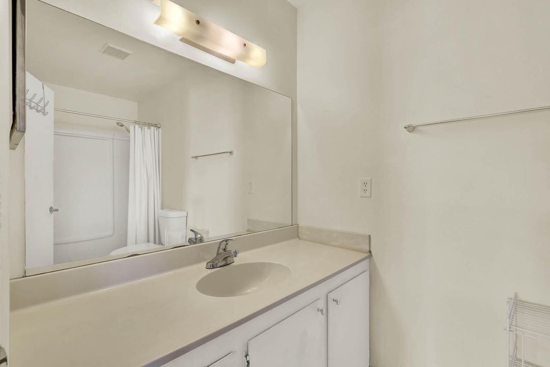 В аренду: $1,800 (2 спален, 2 ванн, 1037 Квадратных фут)