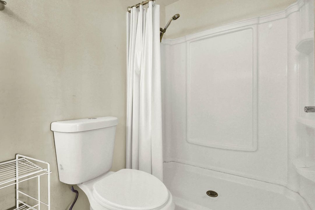 В аренду: $1,800 (2 спален, 2 ванн, 1037 Квадратных фут)