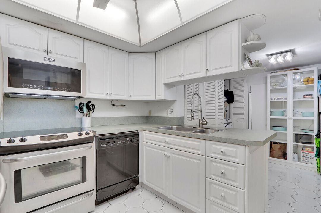 For Rent: $2,950 (3 beds, 2 baths, 1492 Square Feet)