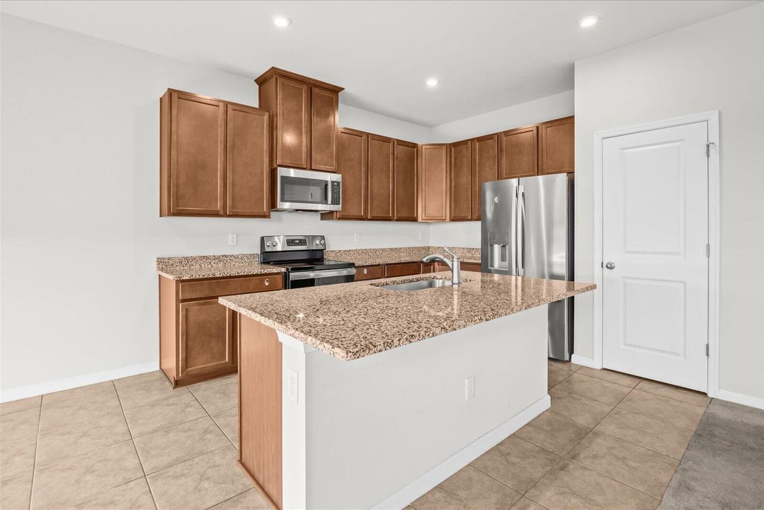 На продажу: $395,000 (3 спален, 2 ванн, 1552 Квадратных фут)