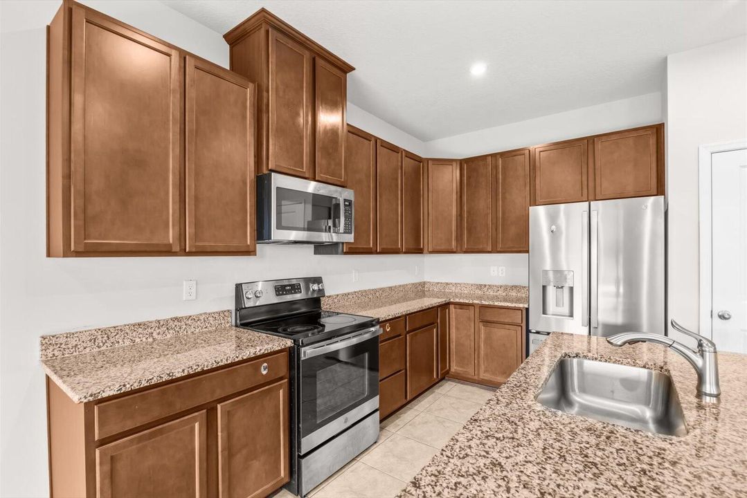 На продажу: $395,000 (3 спален, 2 ванн, 1552 Квадратных фут)