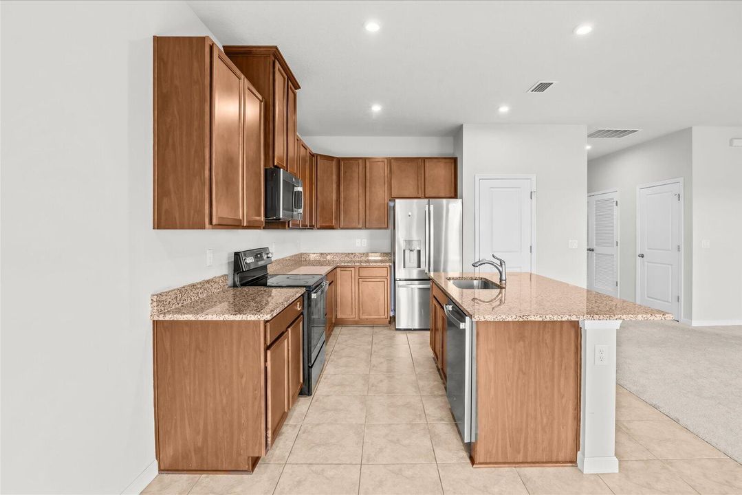 На продажу: $395,000 (3 спален, 2 ванн, 1552 Квадратных фут)