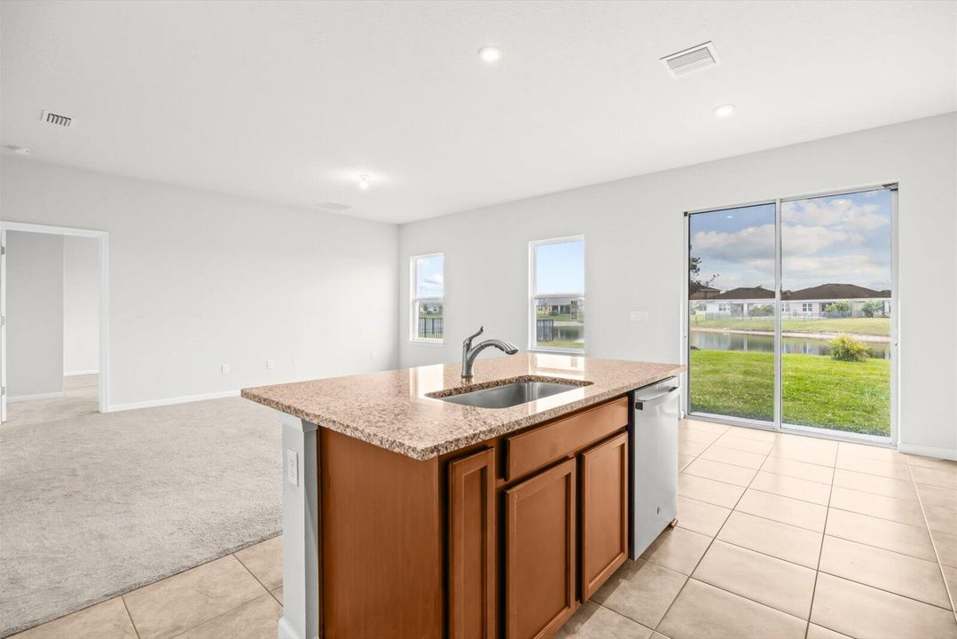 На продажу: $395,000 (3 спален, 2 ванн, 1552 Квадратных фут)