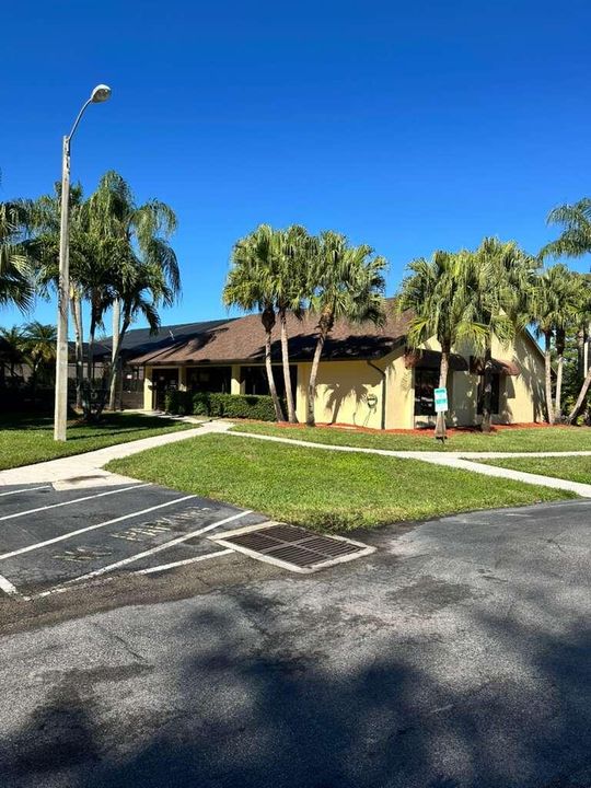 For Sale: $224,900 (2 beds, 2 baths, 1244 Square Feet)