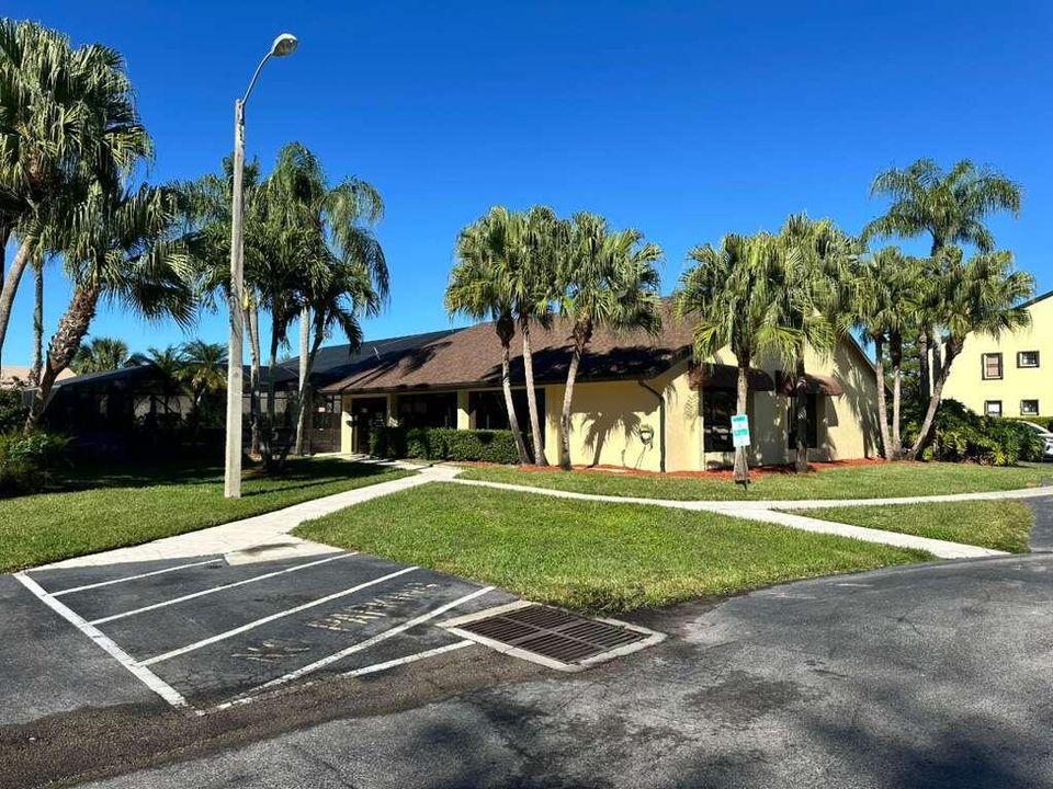 For Sale: $224,900 (2 beds, 2 baths, 1244 Square Feet)