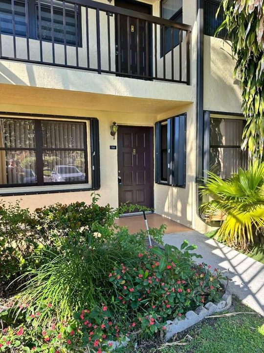 For Sale: $224,900 (2 beds, 2 baths, 1244 Square Feet)