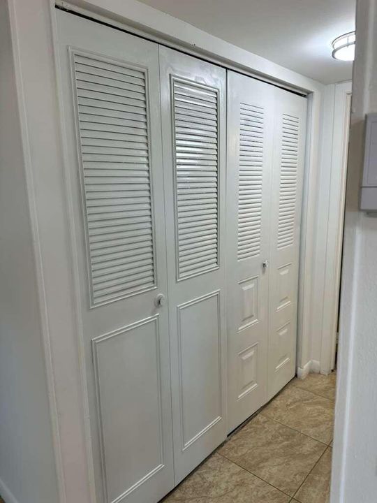 For Sale: $224,900 (2 beds, 2 baths, 1244 Square Feet)