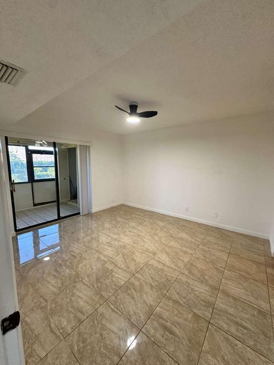 For Sale: $224,900 (2 beds, 2 baths, 1244 Square Feet)