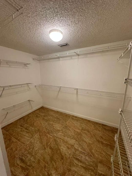 For Sale: $224,900 (2 beds, 2 baths, 1244 Square Feet)