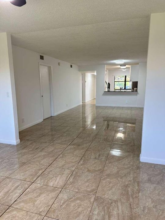 For Sale: $224,900 (2 beds, 2 baths, 1244 Square Feet)