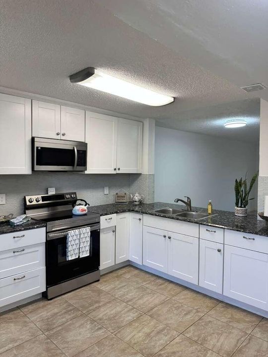 For Sale: $224,900 (2 beds, 2 baths, 1244 Square Feet)