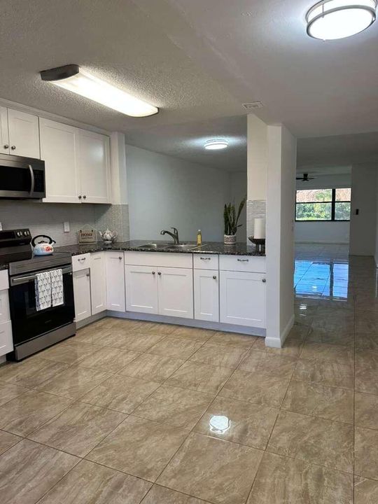 For Sale: $224,900 (2 beds, 2 baths, 1244 Square Feet)