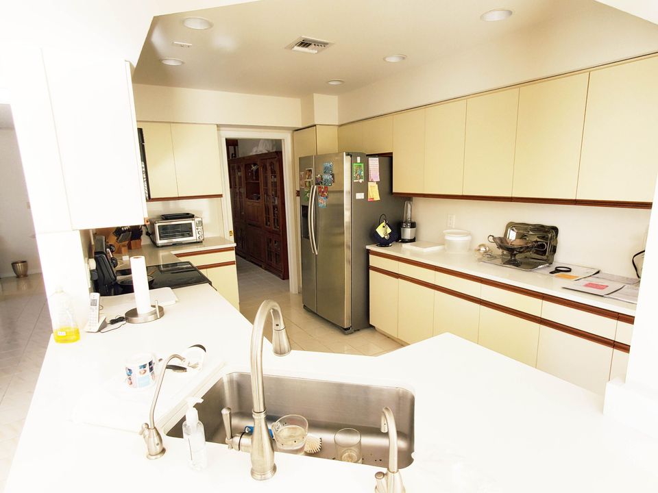 出租: $5,700 (3 贝兹, 3 浴室, 2562 平方英尺)